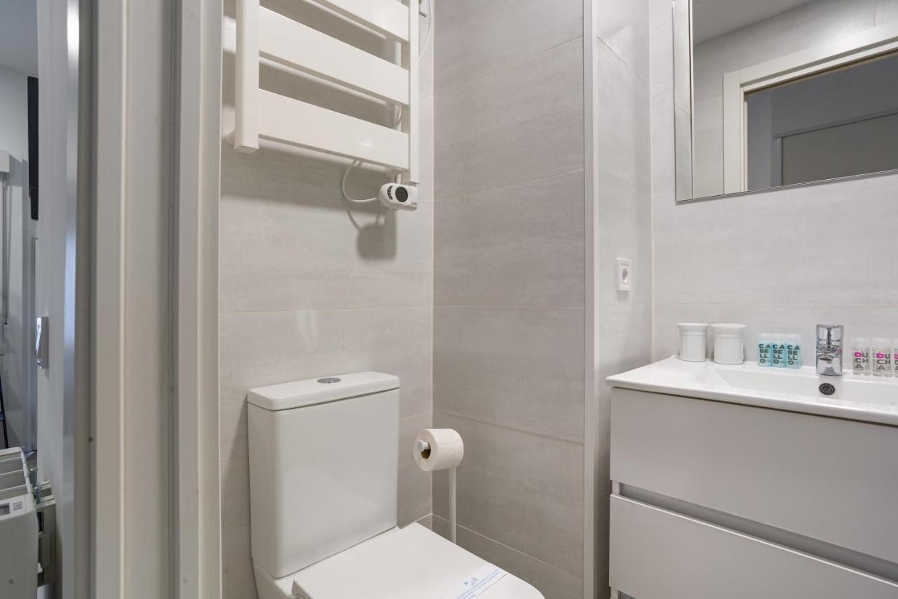 1 Bedroom 1 Bathroom Furnished - Av De America - Studio - Mintystay Madrid Exterior photo